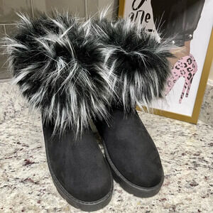 Elegant Black Ankle Boots with Faux Fur Trim